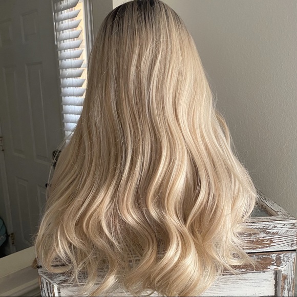 Lace Front Natural Blonde Rooted wig - Picture 4 of 5